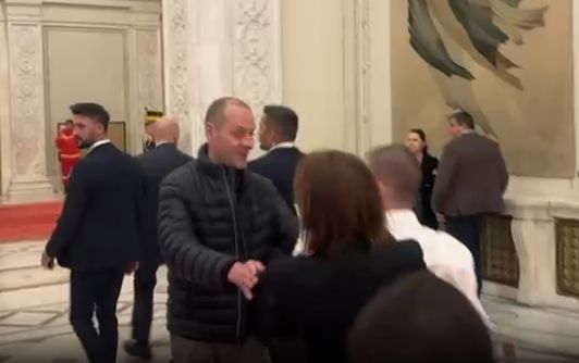 Cabinetul Bolojan, opac și agresiv în relația cu presa