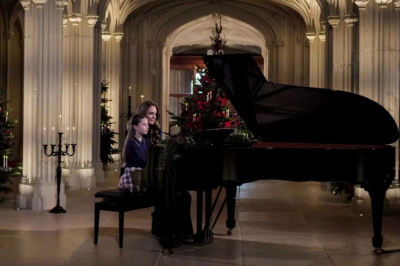 VIDEO Prințesa Kate, duet la pian cu fiica ei. Surpriză de Crăciun de la familia regală britanică