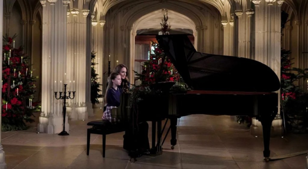 Prințesa Kate, alături de fiica ei, prințesa Charlotte. Foto: Palatul Kensington