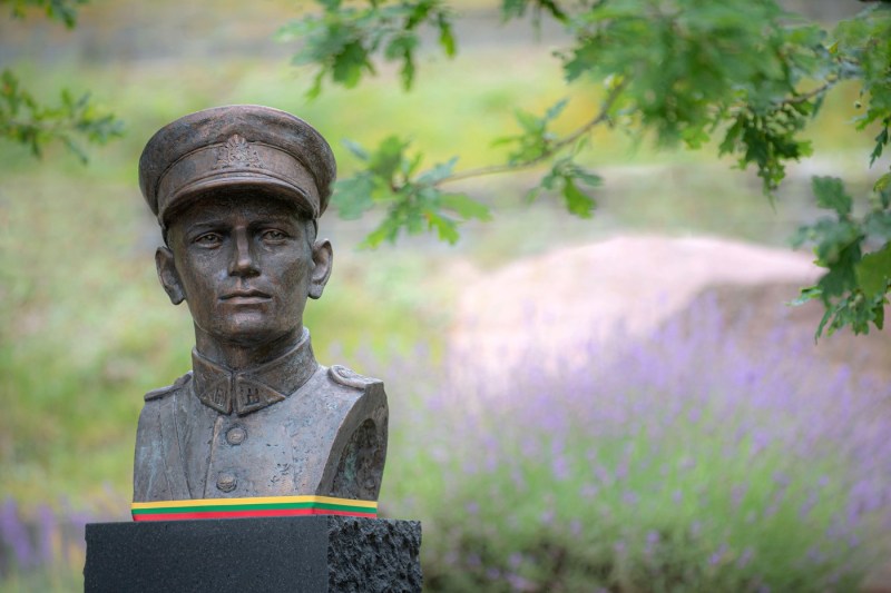 Bărbați condamnați la închisoare în Lituania, după ce au vandalizat statuia unui erou național, la ordinele spionajului militar rusesc