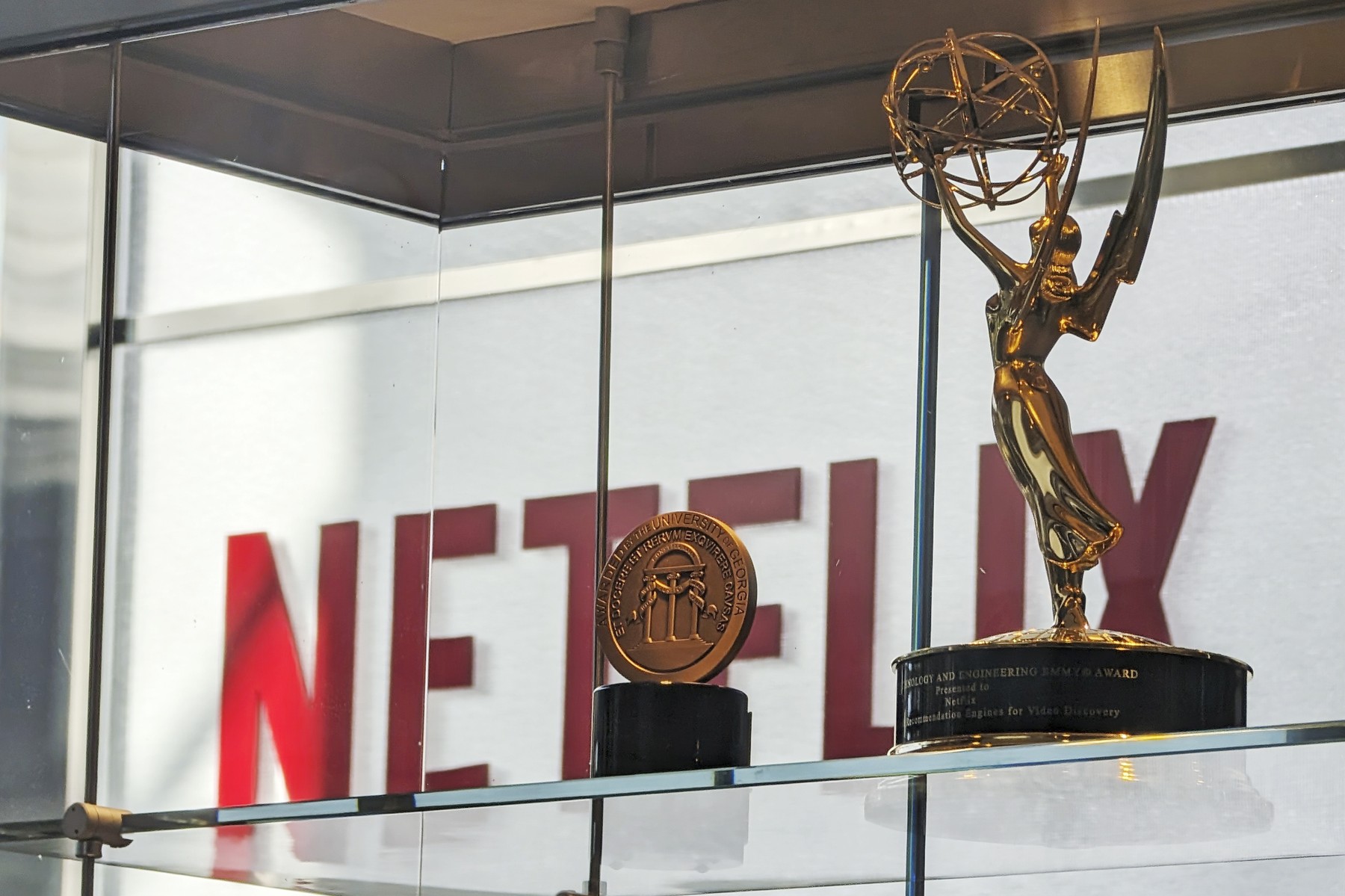 Netflix achiziționează Warner Bros Discovery