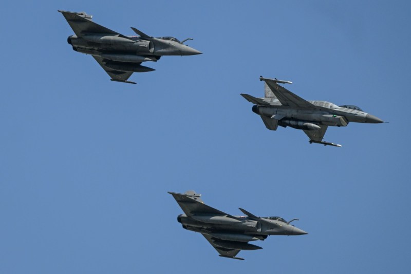 Polonia și-a ridicat avioanele de vânătoare, după noile bombardamente ale rușilor în Ucraina. Sistemele radar și antiaeriana, puse „în stare de alertă maximă”