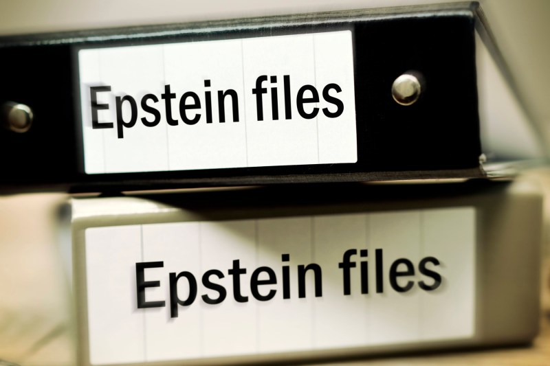 O supraviețuitoare a lui Epstein află după 30 de ani din dosarele publicate de FBI ce s-a întâmplat cu plângerea ei din 1996