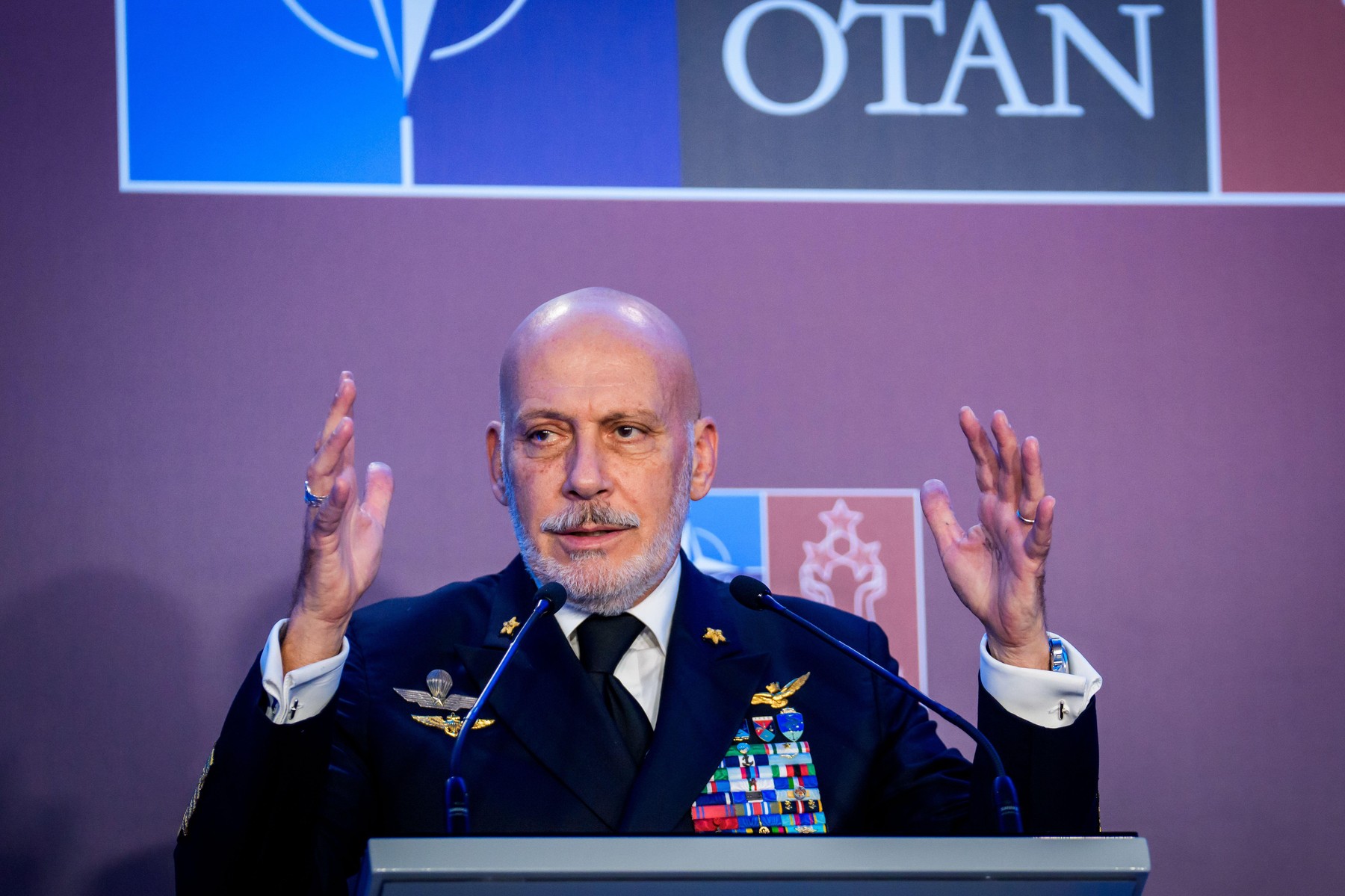 NATO vrea să răspundă „mai agresiv” atacurilor hibride