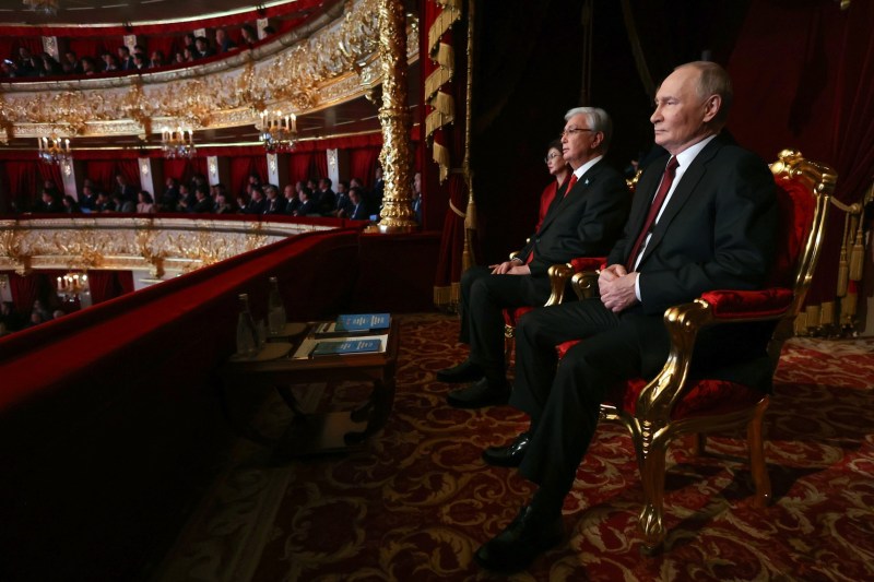 Amenințările de la compania care păstrează activele rusești înghețate în UE, dezvăluite de o investigație despre legăturile puternice ale unui bancher cu Moscova: „Nu vrei să sfârșești așa, nu?”