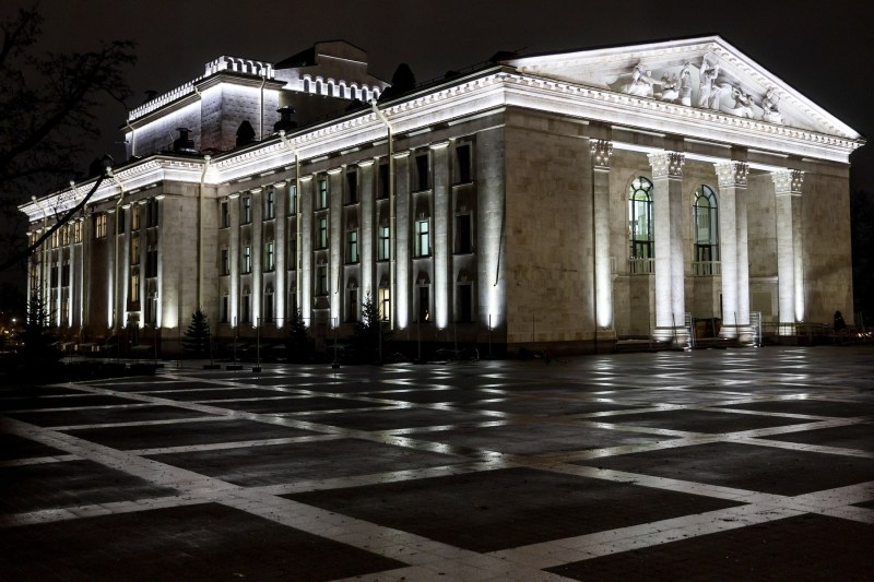 „Nu pot să găsesc un alt cuvânt decât cinism”. Rușii transformă locul unui masacru într-un simbol al noii puteri