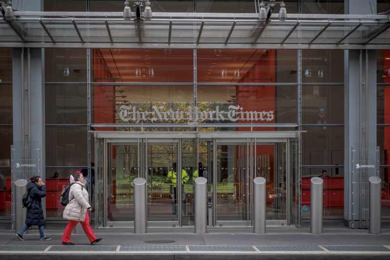 Șase giganți din domeniul tehnologiei, dați în judecată de către un reporter de la cel mai influent ziar din SUA, pentru „piratare” de cărți