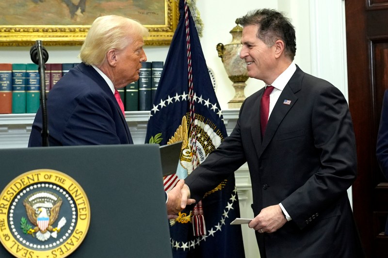 Unul dintre prietenii lui Trump se adaugă efortului Guvernului SUA, care pune 1.000 de dolari într-un cont de economii pentru fiecare copil nou născut în SUA. „De ce donez 6 miliarde de dolari copiilor din America”