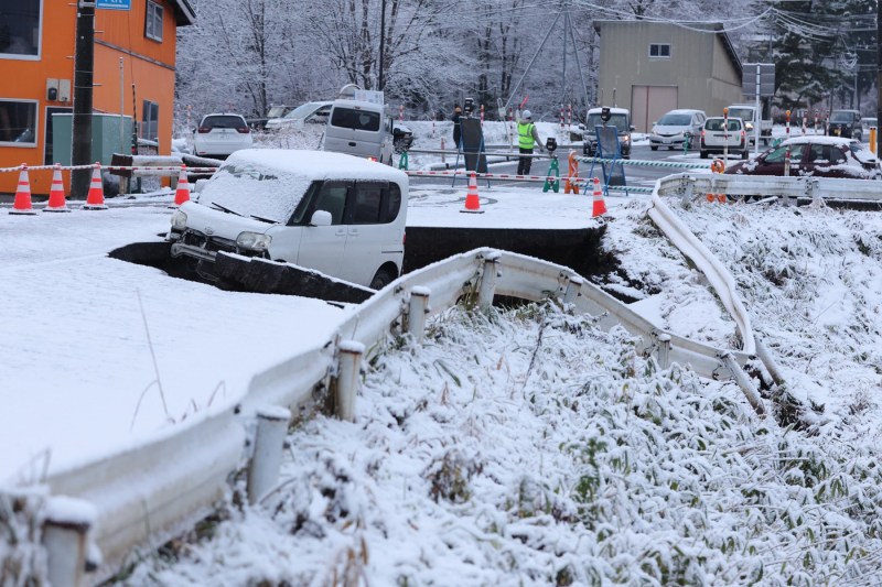 Zeci de răniți după un cutremur cu magnitudinea de 7,5 care a lovit nordul Japoniei