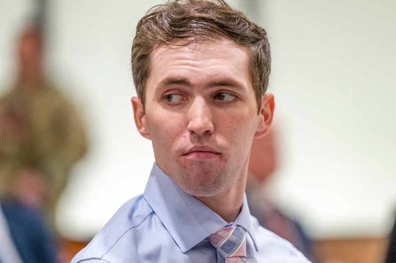 VIDEO Primele imagini cu suspectul în cazul uciderii lui Charlie Kirk în fața instanței. O primă decizie luată de judecător