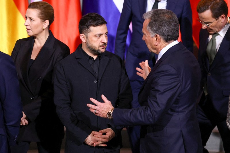 „Progrese” în negocierile de pace. „Mai aproape ca niciodată” de un acord, afirmă Trump / SUA promit Ucrainei garanții de securitate „foarte puternice”, de nivel NATO / Zelenski: „Arată destul de bine”