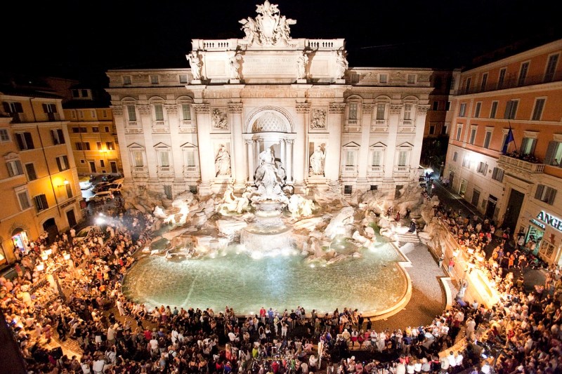 Taxă pe una din cele mai importante atracţii turistice din Roma. Accesul la Fontana di Trevi se va face contra cost din luna februarie