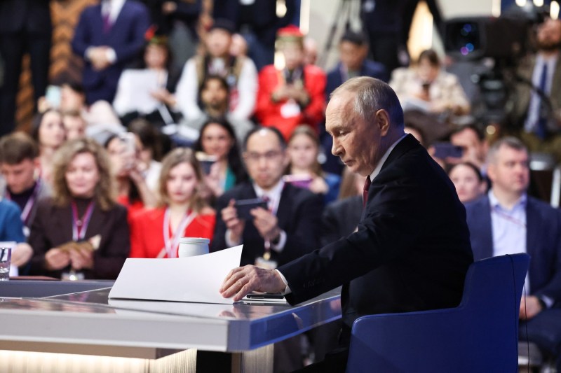 VIDEO Putin, în conferința sa anuală: „Nu ne considerăm responsabili pentru morții din Ucraina” / Ce întrebări necenzurate au apărut pe ecranele din sală