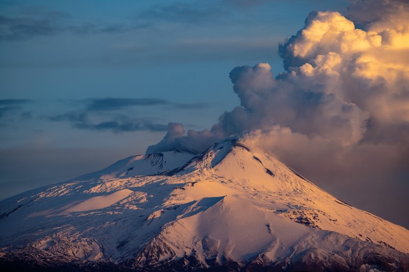 VIDEO Vulcanul Etna își intensifică activitatea. Autoritățile au ridicat gradul de alertă