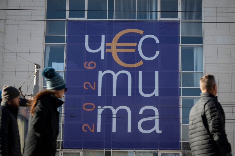 Bulgaria trece la euro, începând de astăzi: optimism oficial, anxietate publică și bani scoși la lumină