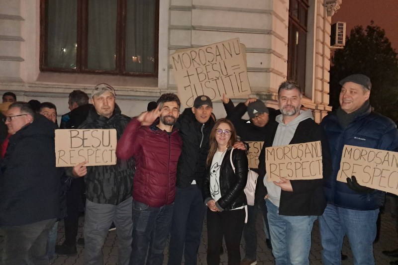 FOTO Cum a fost la protestul anunțat de judecătoarea din Craiova: „S-a strigat «Moroșanu nu uita, strada e de partea ta»”