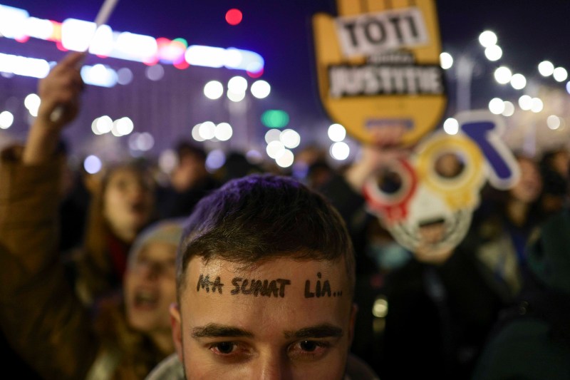 VIDEO Generația Z din România se adaugă protestelor contra „Justiției capturate”. Ce s-a întâmplat la un concert la Arenele Romane. „Să nu lăsăm chestia asta să se stingă”