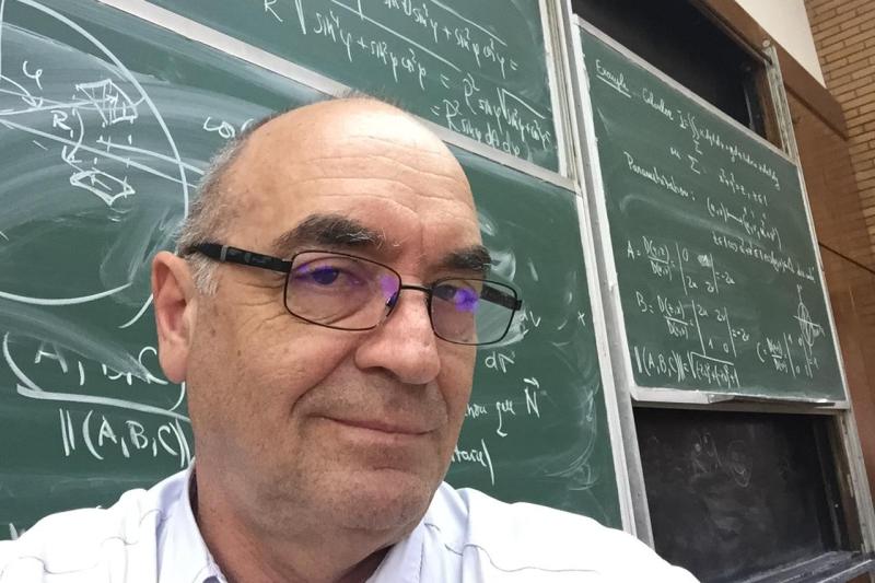 Prof. Radu Gologan este, din 1978 cercetatător ştiinţific la Institutul de Matematică, iar din 2000 este profesor la la Facultatea de Automatică si Calculatoare din cadrul Politehnicii București. FOTO: Facebook Radu Gologan