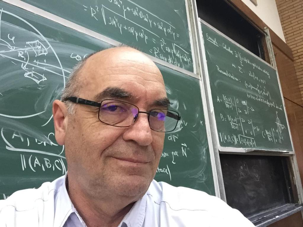 Prof. Radu Gologan este, din 1978 cercetatător ştiinţific la Institutul de Matematică, iar din 2000 este profesor la la Facultatea de Automatică si Calculatoare din cadrul Politehnicii București. FOTO: Facebook Radu Gologan