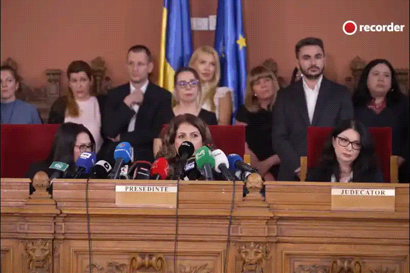 VIDEO „M-a sunat Lia, mă duc să vorbesc” / Dialog uluitor între președinta și vicepreședinta Curții de Apel, în timpul conferinței de presă