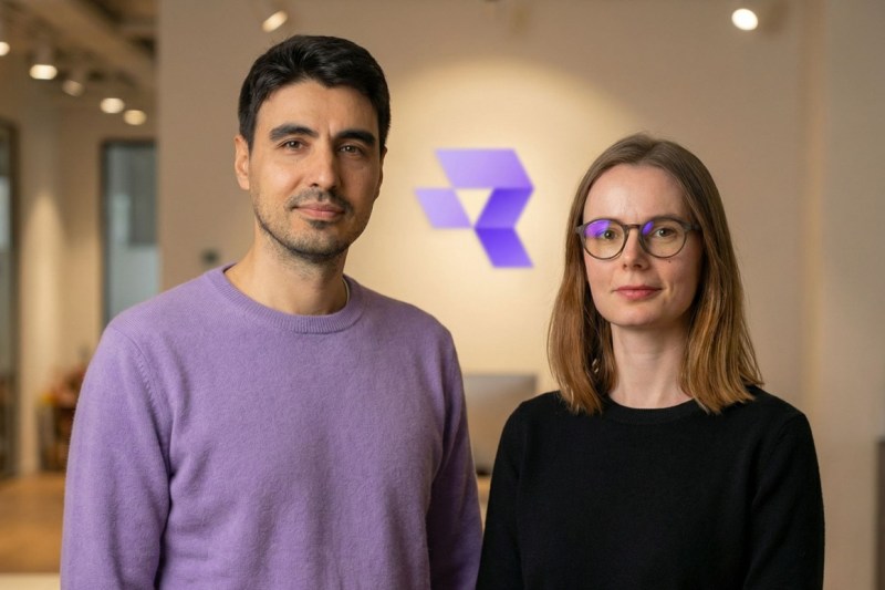 Doi români plecați din țară au obținut 50 milioane dolari finanțare pentru startup-ul lor AI