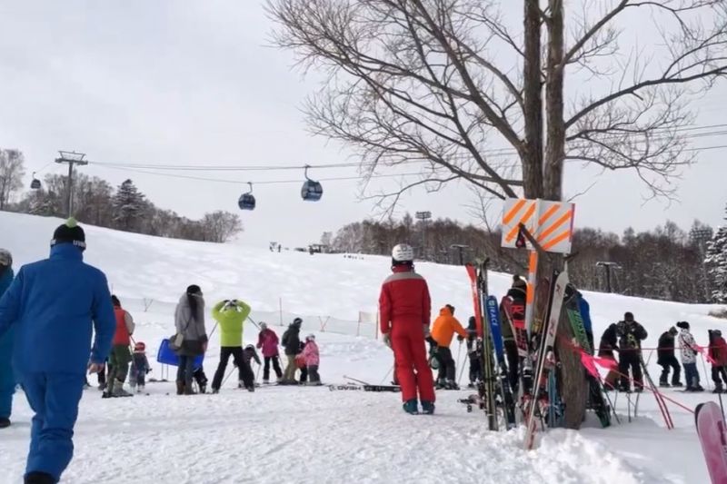 Tragedie într-o stațiune de schi. Un băiat de 5 ani a murit după ce a fost agățat de o instalație pentru schiori