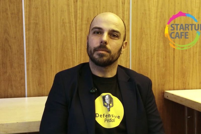 VIDEO „Am fost ciclist 15 ani în București, dar n-am convins pe nimeni să meargă cu bicicleta”. Victor încearcă să reducă riscurile pentru bicicliști, cu aplicația Defensive Pedal