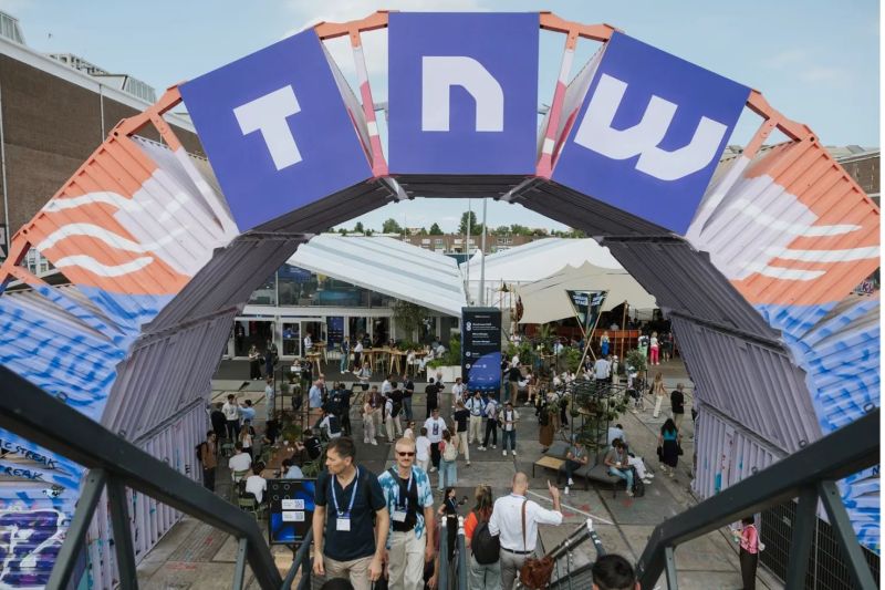 Un om de afaceri român preia publicația olandeză și conferința The Next Web de la grupul britanic Financial Times