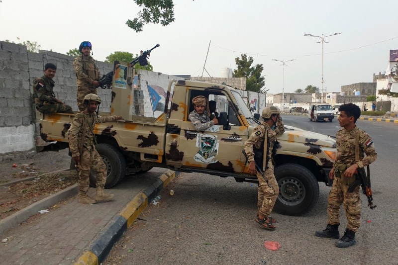 Un atac aerian „extrem de îngrijorător” intensifică războiul prin intermediari purtat între două puteri din Golful Persic