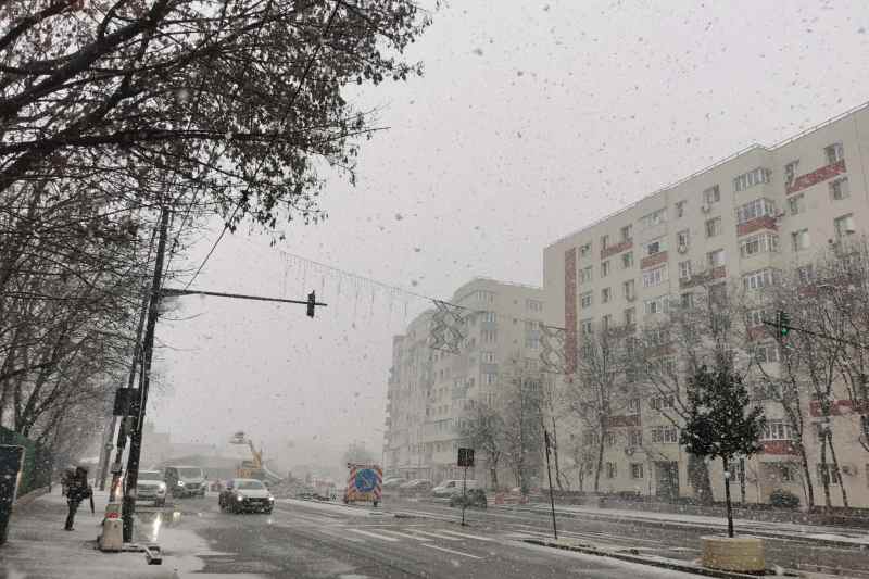 Ninsori puternice în București. Alertă cod galben emisă până diseară / Anunțul ANM despre ce urmează în Capitală