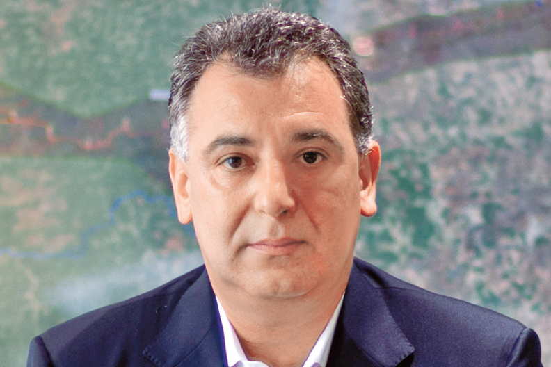 Reprezentanți ai Critical Metals Corp și Nuclearelectrica discutând planurile pentru fabrica de eudialit procesare la Feldioara, Brașov. | sursa foto: HotNews