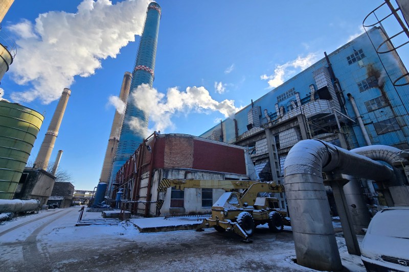 REPORTAJ. Cum arată cazanul mare cât un bloc, care a lăsat mii de blocuri din București fără căldură. Și cine sunt „Doreii”