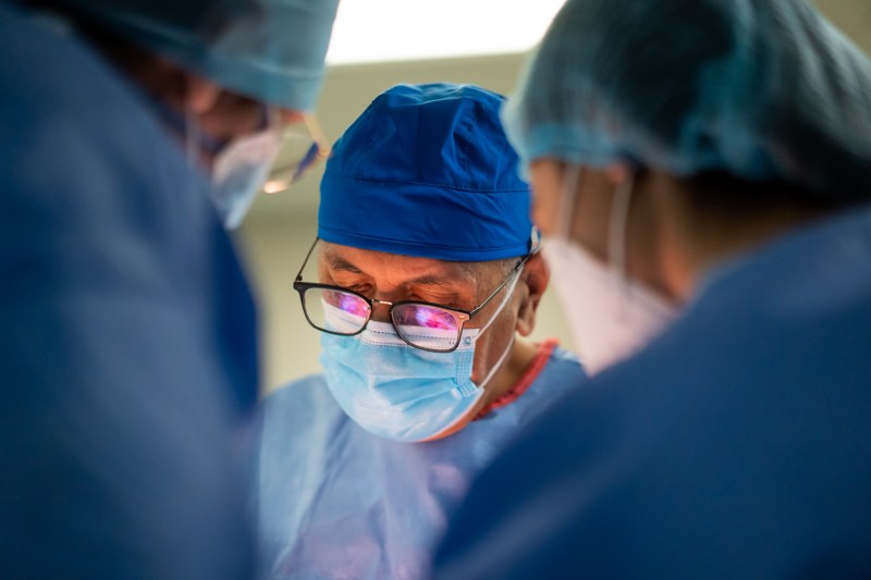 Complicațiile în sarcină impun o abordare multidisciplinară și tehnologie de top. Dr. Hadi Rahimian: „O dată la două zile avem un caz care necesită echipă medicală extinsă”