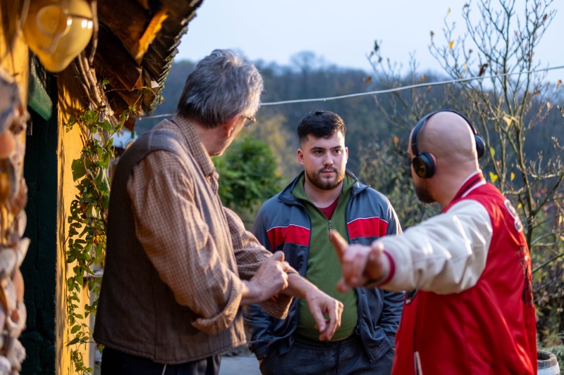 Cum l-a lansat TikTok-ul pe Adrian „Elicopter de Luptă” din online pe marile ecrane. Sute de mii de bilete vândute la o poveste de dragoste din ruralul românesc