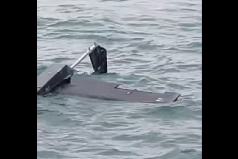 VIDEO Alertă pe litoral: O dronă care plutește în derivă, depistată la intrarea în Portul Midia