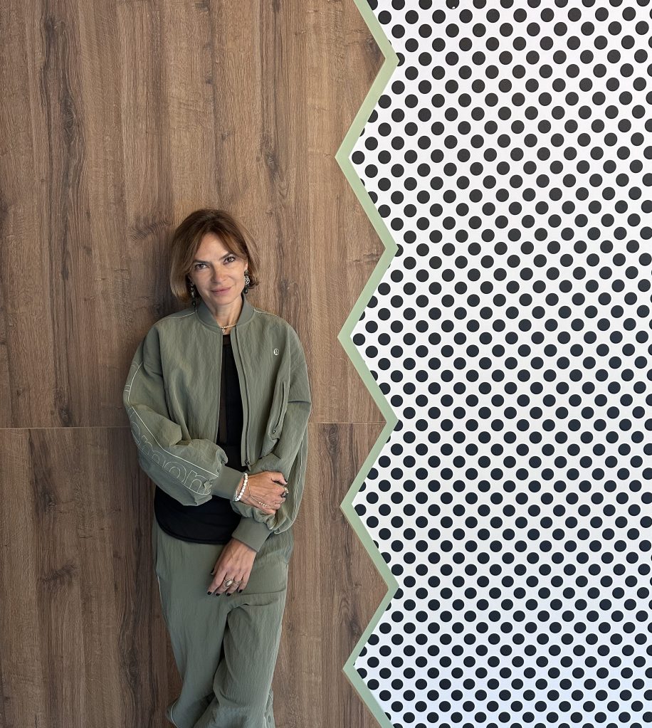 După 20 de ani în arhitectură, Alina Vîlcu a făcut o pasiune din amenajarea și redesignul spațiilor medicale. FOTO: arhiva personală