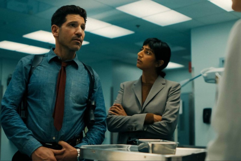 Noul serial thriller de pe Netflix a devenit instantaneu numărul 1 în lume. „L-am devorat într-o singură noapte” / Romanul de succes pe care se bazează