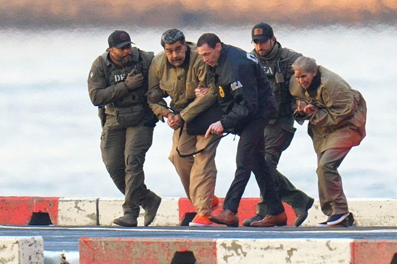 INTERVIURI EXCLUSIVE. Vorbesc cei care de regulă tac: „Coșmar”. Patru voci din Venezuela arată cât de divizată este țara cu salariul minim de 3,5 dolari pe lună în legătură cu arestarea lui Maduro.