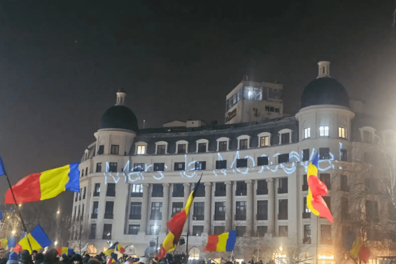 Amenda primită de motociclistul care a proiectat mesajul „Marş la Moscova” în timpul protestului AUR