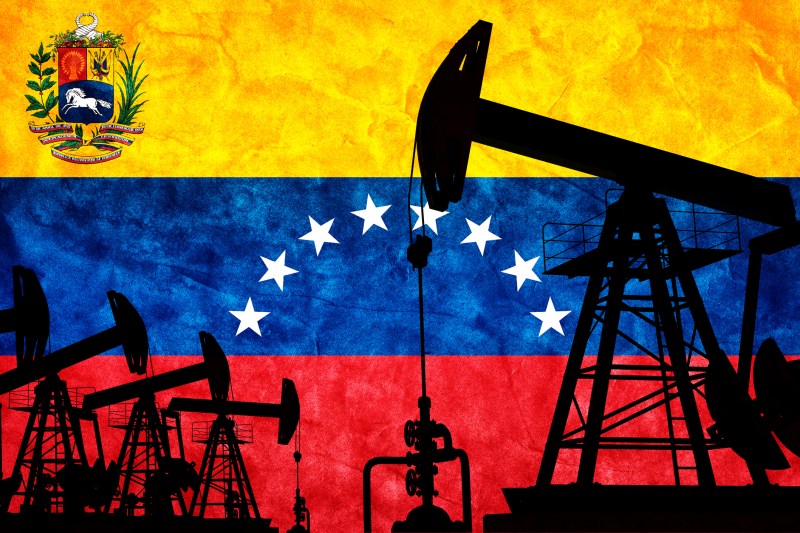 Donald Trump face planuri pentru a prelua industria petrolieră a Venezuelei și a calculat la ce preț va ajunge astfel țițeiul