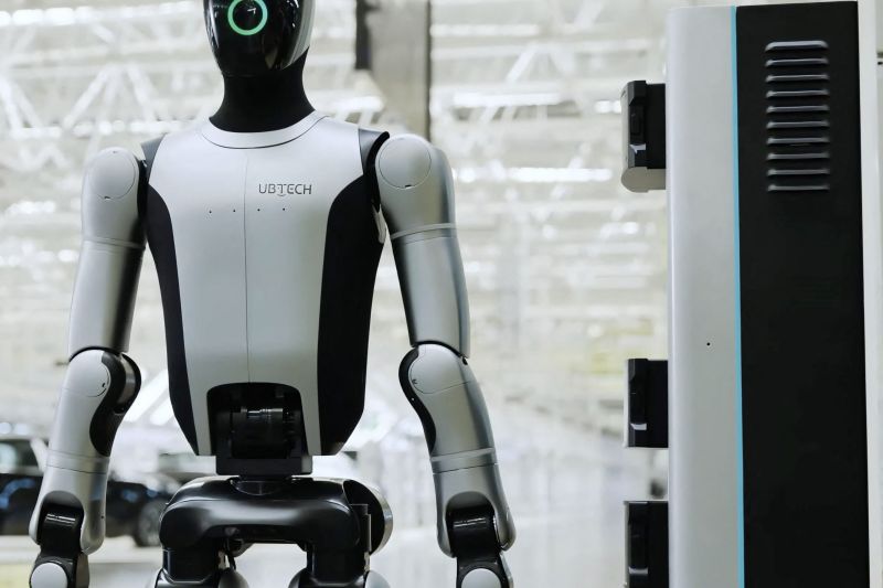 Roboții umanoizi mai au mult până să-i ajungă pe oameni la capitolul eficiență, susține directorul unei mari companii din domeniu