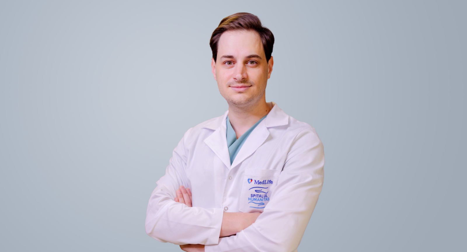 Proteză de genunchi personalizată în timp real, cu robotul ROSA. Dr. Mircea Tăbăcar, MedLife Humanitas: „Încercăm să aducem genunchiul la starea dinainte de artroză“