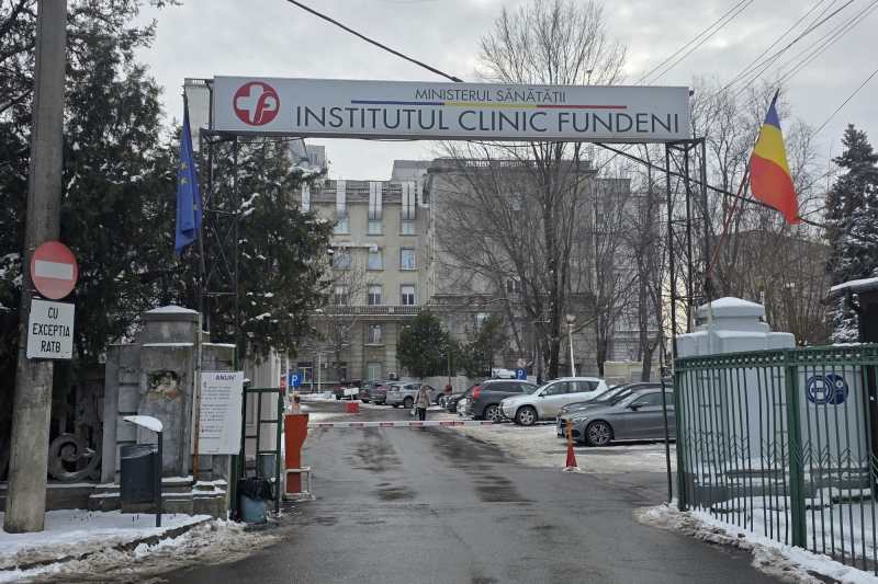 REPORTAJ „Noaptea se aburesc geamurile. Am adus pilote de acasă”. Cum au trăit pacienții din trei mari spitale din București cele mai geroase zile din an