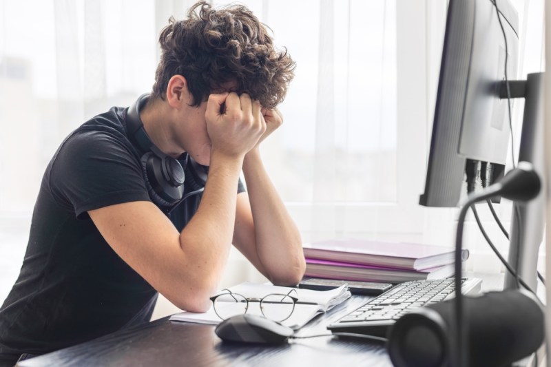 Cum pot părinții să-și ajute adolescenții să se simtă mai puțin copleșiți. 10 idei care scad stresul 