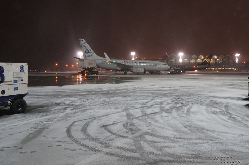 Zboruri în condiții de iarnă. Care e situația pe aeroporturile Otopeni și Băneasa