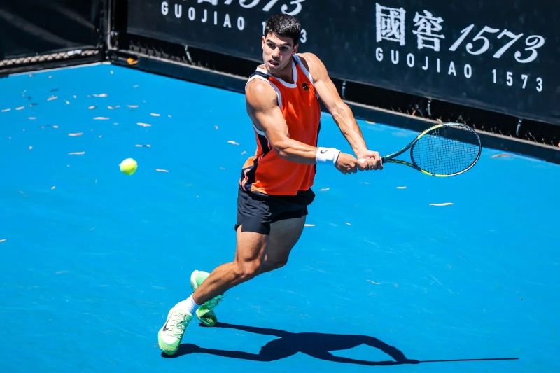 Un român și colegii săi au dezvoltat o brățară sport pe care o poartă Alcaraz, Sinner și Sabalenka. A fost interzisă la Australian Open