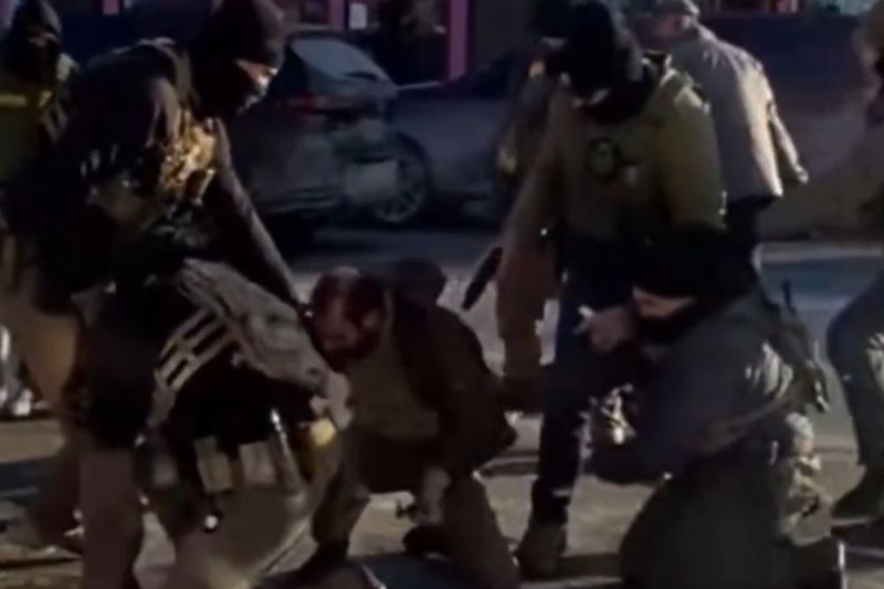 VIDEO Momentul în care Alex Pretti este pus la pământ și împușcat de agenții federali. Imaginile care contrazic versiunea oficială a Washingtonului / Cine a fost victima