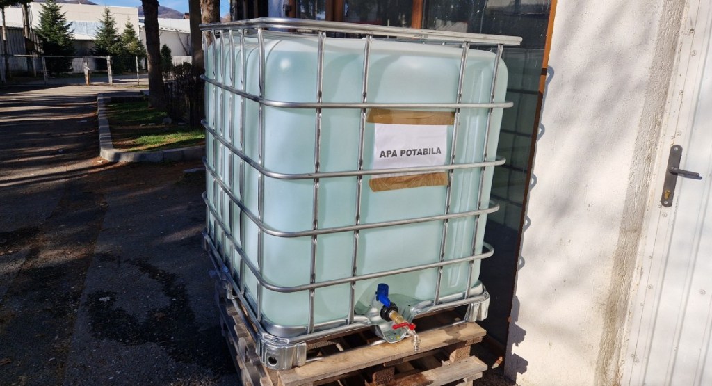 Rezervor de apă potabilă instalat de Primăria Curtea de Argeș | Foto: Facebook.com / Primăria Curtea de Argeș