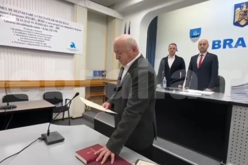 Petrică Popa depune jurământul pentru Consiliul Local Brăila. Sursa foto: debraila.ro