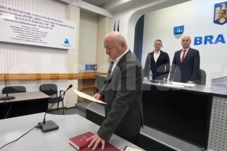 Petrică Popa depune jurământul pentru Consiliul Local Brăila. Sursa foto: debraila.ro